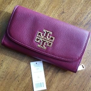 Almost new Tory Burch Envelope Continental Wallet